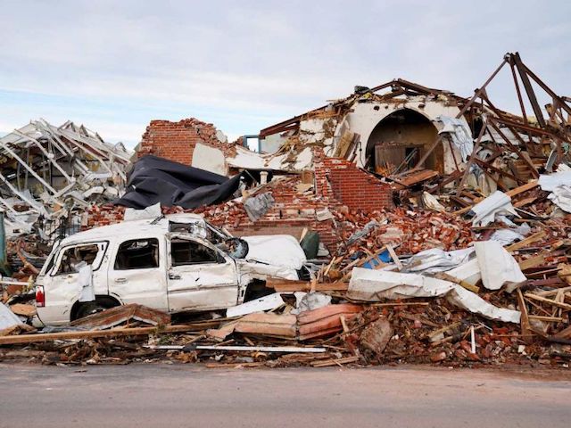 Suman 80 muertos en Kentucky por serie de tornados