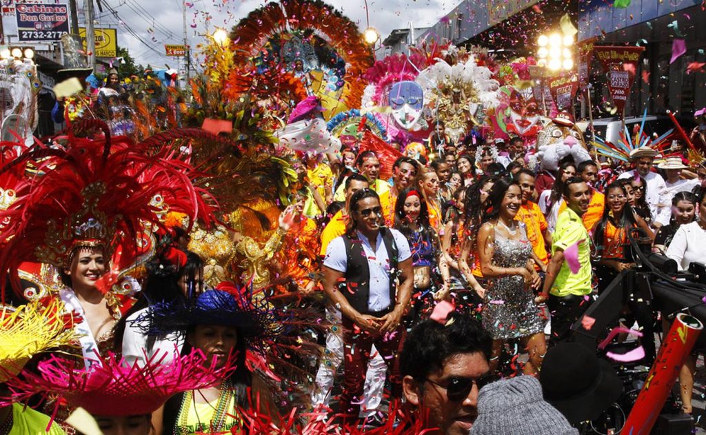 Enredados la confusión, la primera película al estilo Bollywood producida en Latinoamérica en VIX