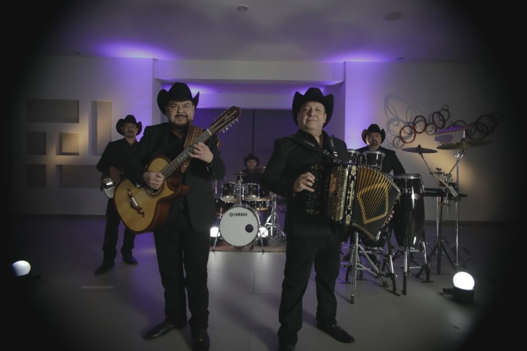 Grupo Pesado termina el año grabando video de su nuevo sencillo