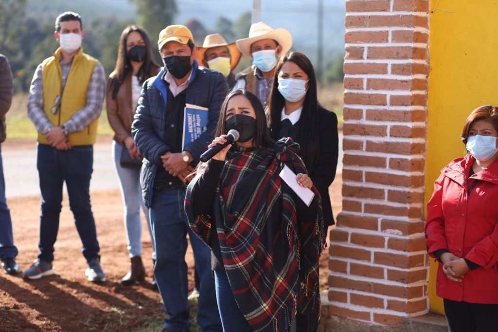 Lorenzo Rivera rehabilita espacios dignos para usuarios de transporte público.