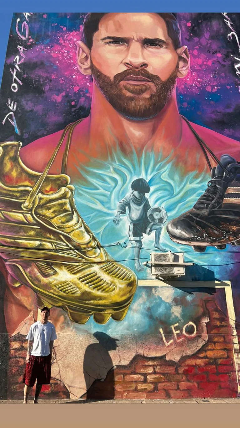 Messi visitó y presumió increíble mural en su honor en Rosario, Argentina
