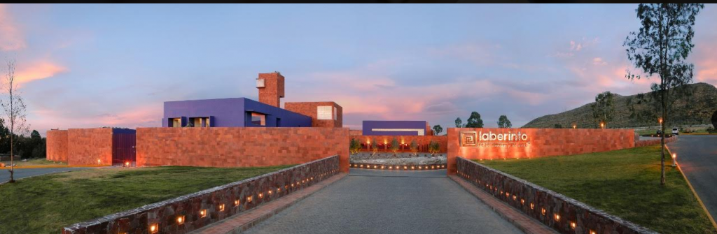 Llegan las fiestas decembrinas con el Laberinto Navideño