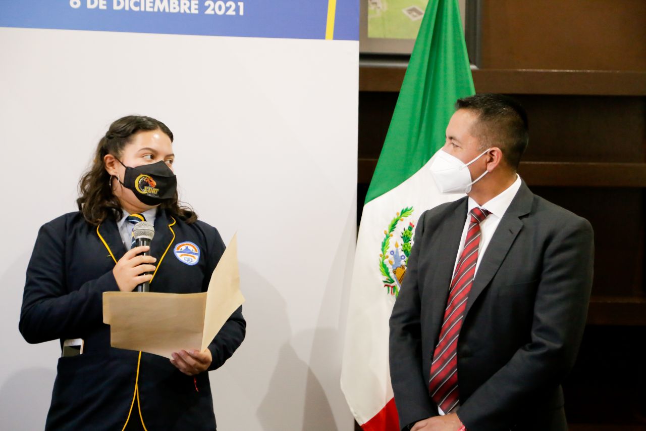 Participan alumnos del CEDAT en el programa “Un Día con el Presidente”