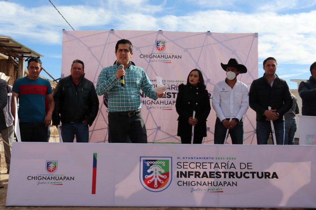 Lorenzo Rivera Nava dio banderazo a inicio a trabajos de pavimentación en la comunidad de Acolihuia