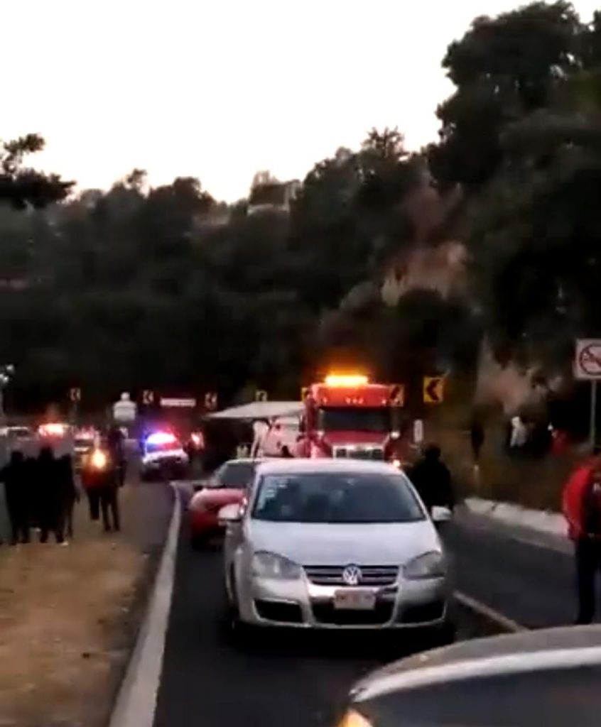 Video desde Puebla: Caja de camión aplasta un vehículo y deja 3 muertos y dos lesionados en Tlahuapan