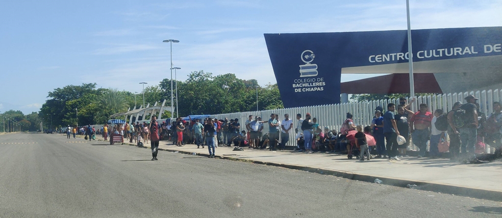 Video desde Tapachula: Continúa Éxodo de Migrantes; los Trasladan a Otras Entidades para Agilizar Regularización