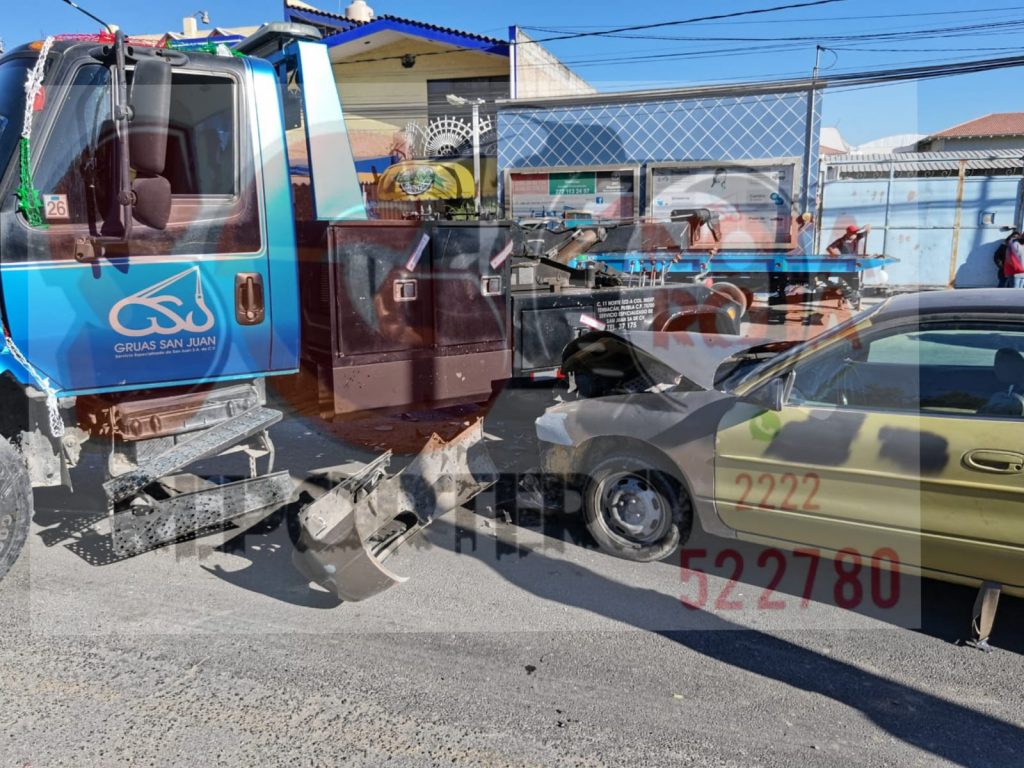 Bebé se debate entre la vida y la muerte por brutal choque en Tehuacán