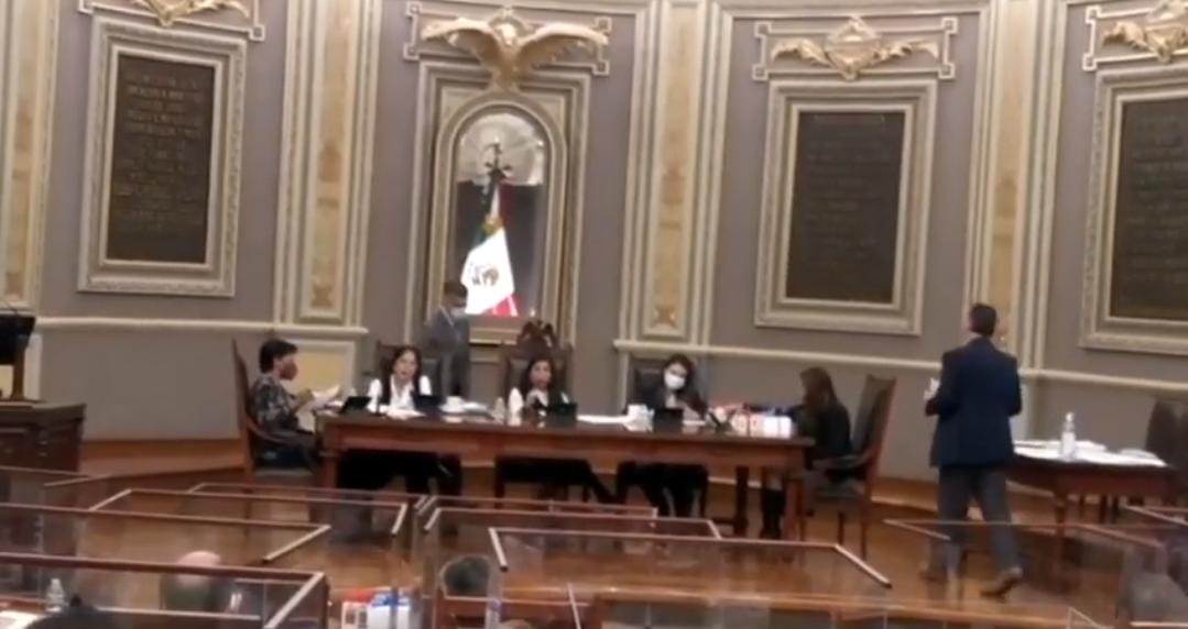 Video desde Puebla: El PRI se queda con el cargo en el Itaipue