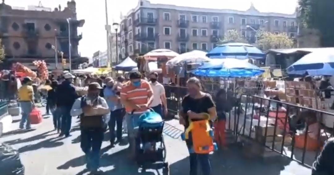 Video desde Puebla: Ayuntamiento de la capital permite gran concentración de gente en la Villita