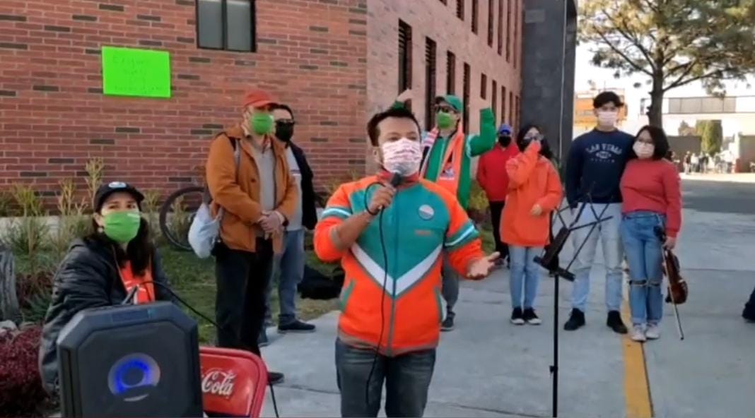 Video desde Puebla: Grupo de la Udlap se manifiesta en instalaciones del poder judicial