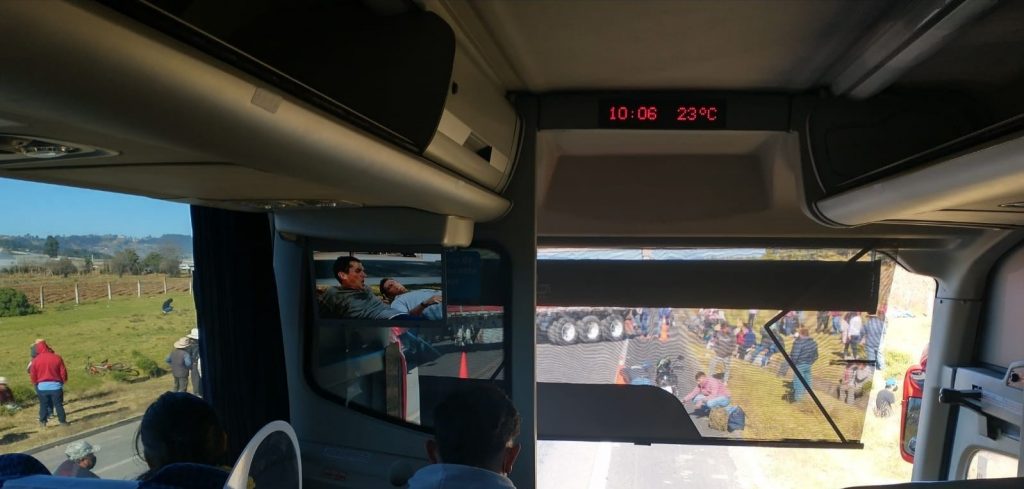 Reportan bloqueo de carretera por manifestación en la autopista Tlaxco-Tejocotal