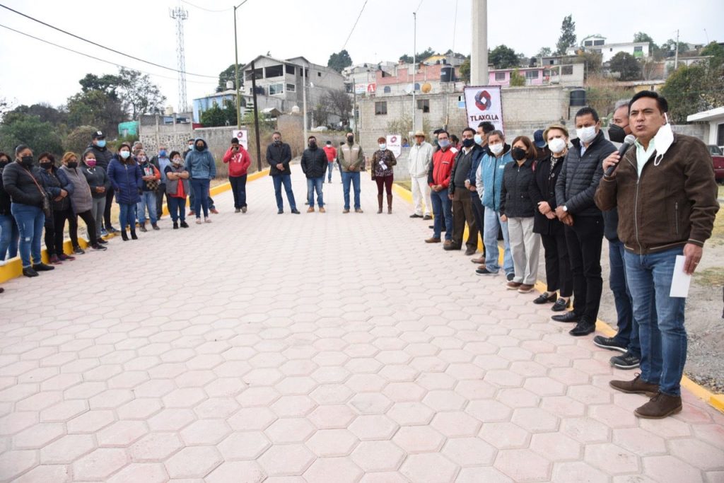 Ayuntamiento de Tlaxcala entrega obras de drenaje y adoquinado