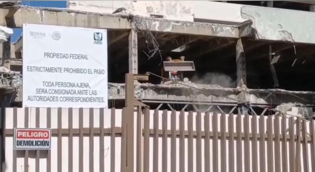 Video desde Puebla: Pese a visita de Zoé Robledo, sigue lenta la demolición de clínica IMSS San Alejandro