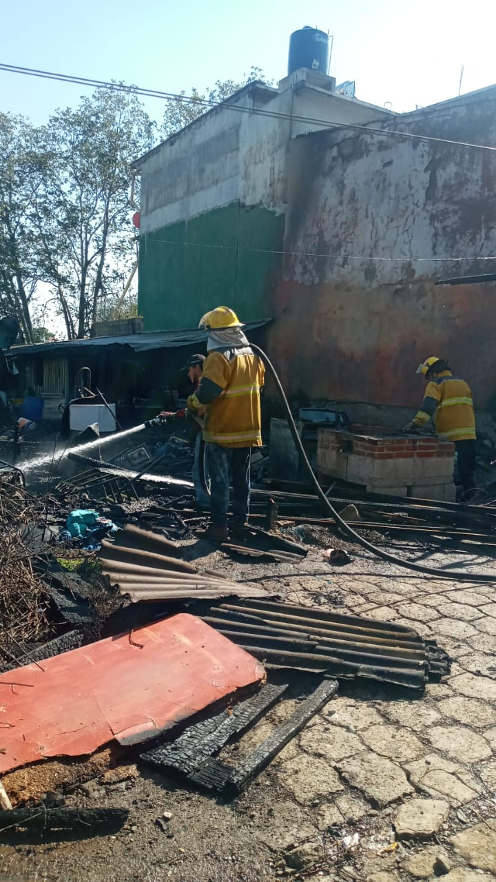 Desde Huauchinango: Incendio consumió vivienda en Tenango de las Flores