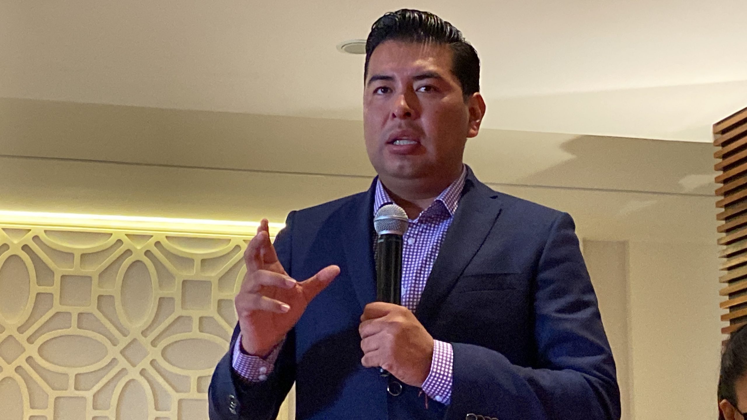 Néstor Camarillo, a favor de que la gente de Puebla capital pague el DAP