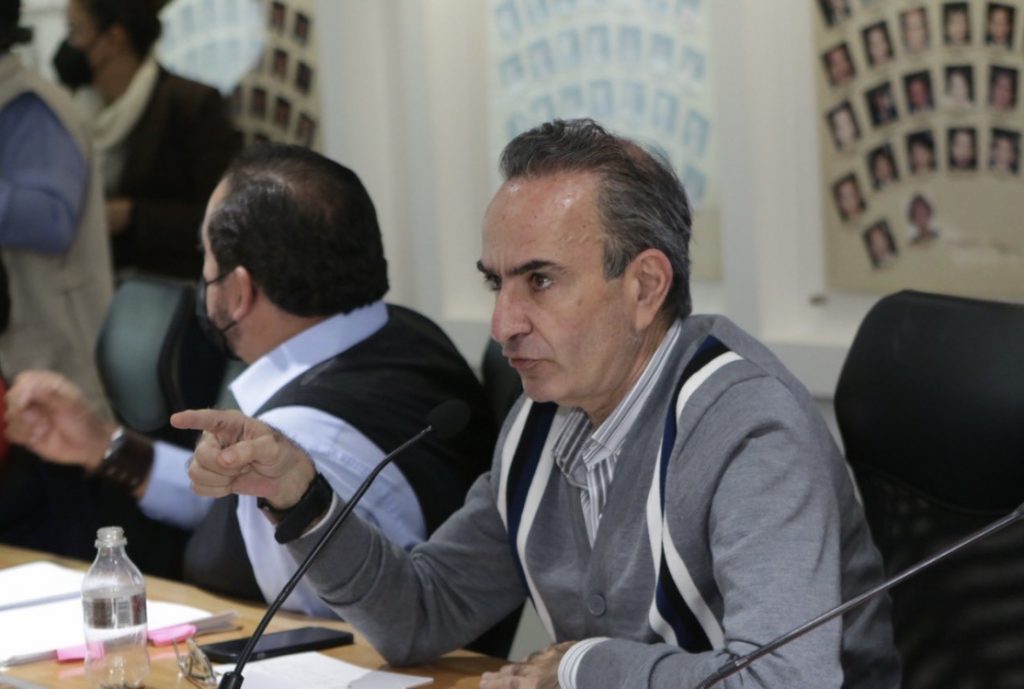 Cuatro ayuntamientos, incluido el de Puebla capital, quieren cobrar el derecho de alumbrado público, admitió Jorge Estefan Chidiac