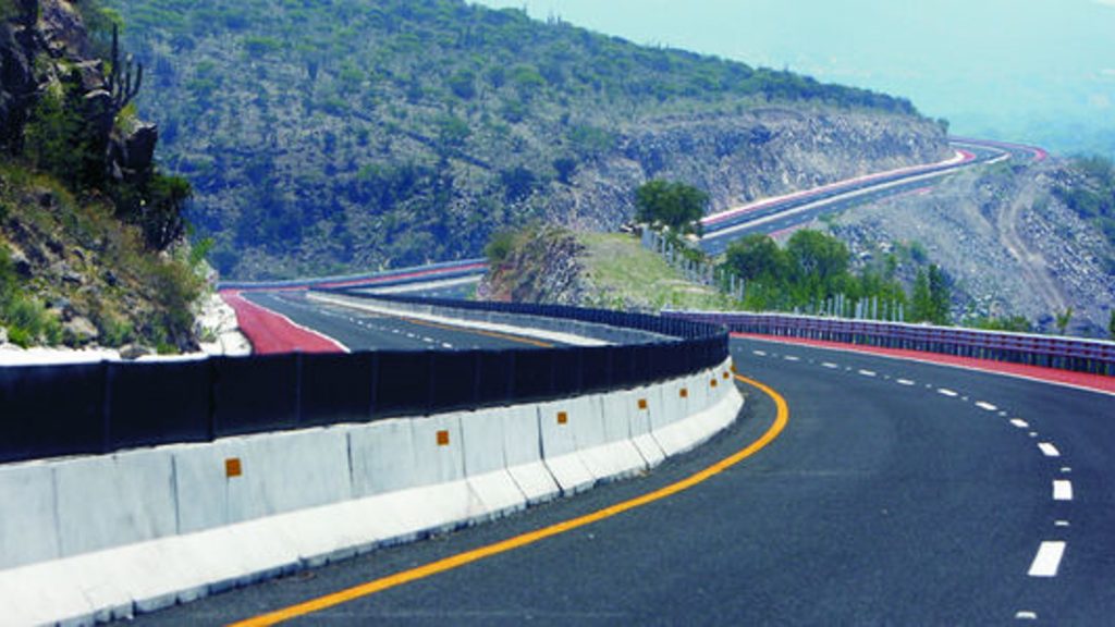 Contiene 807 194.05 km de carreteras, caminos rurales, veredas y vialidades