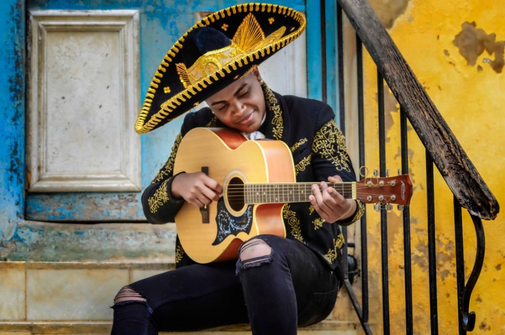 Lester Brayzan disfruta del éxito que le ha dado su sencillo “Borracho”