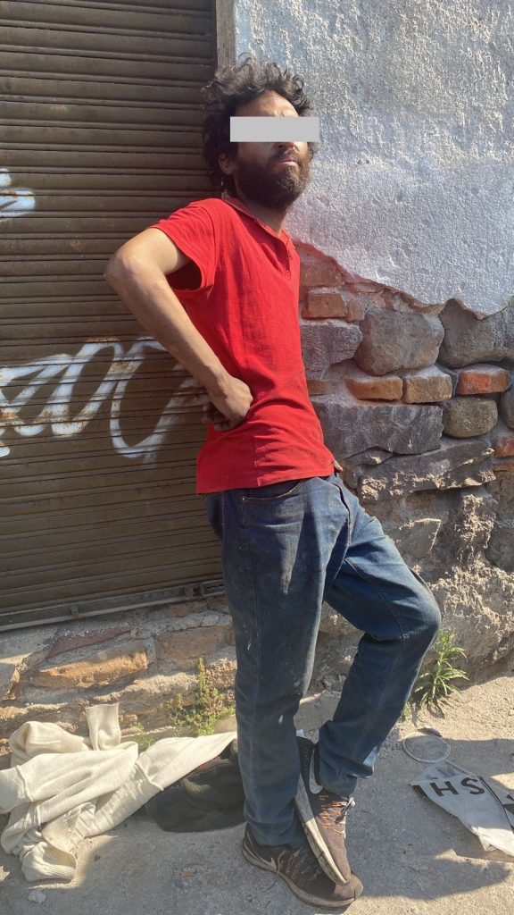 Detienen a sujeto robando cable telefónico