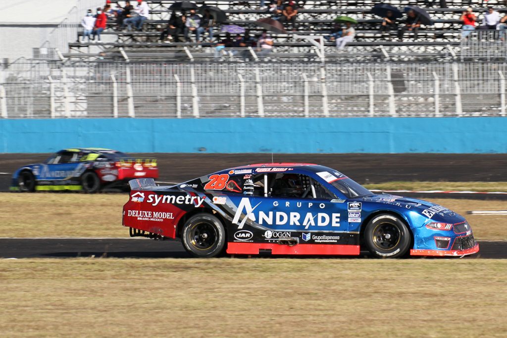 Suma Rubén Rovelo tres victorias en campaña 2021 de NASCAR México