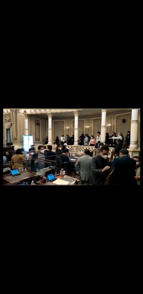 Video desde Puebla: Diputados locales aprueban por mayoría el cobro del DAP a favor de los ayuntamientos