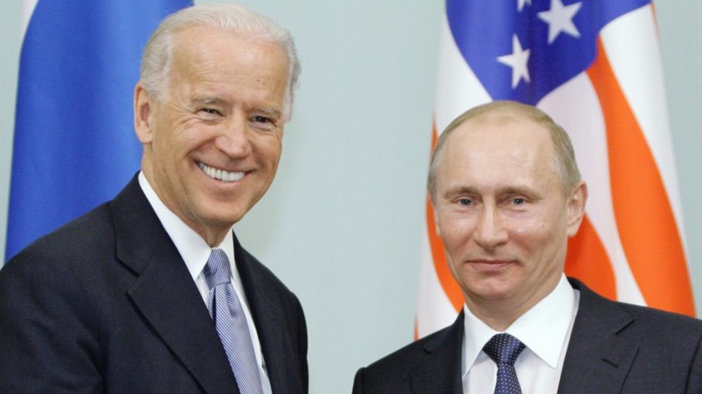 Biden y Putin hablan durante dos horas sobre Ucrania
