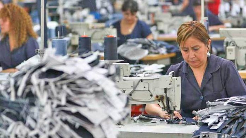 El personal ocupado total del sector manufacturero creció 0.1% a tasa mensual