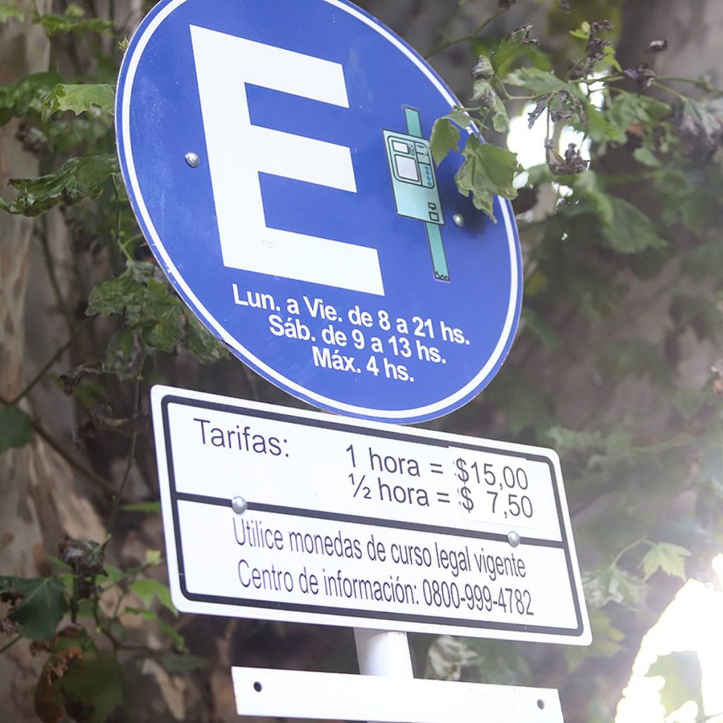 Modificación a parquímetros deja sin efecto hora gratis y mantiene tarifa de 5 pesos, informó Lupita Arrubarena