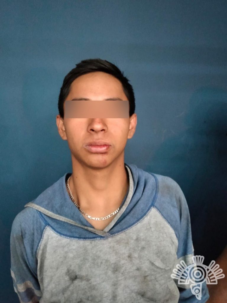 Detiene policía estatal a cinco hombres que presuntamente desmantelaban un vehículo