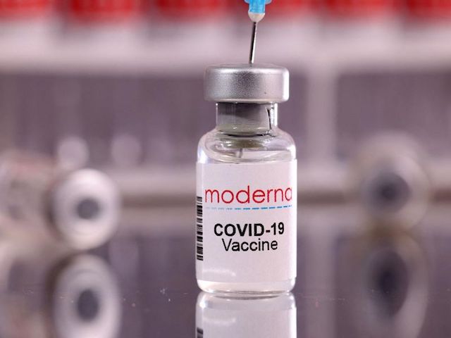 Vacuna de Moderna es más efectiva que Pfizer para prevenir hospitalizaciones, según estudio