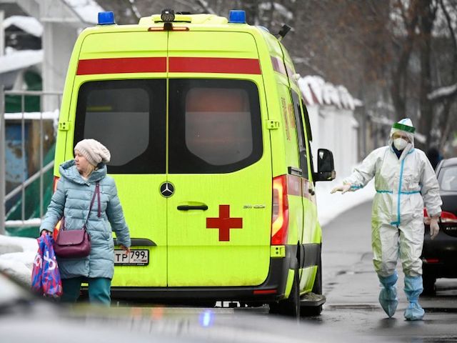 Rusia supera 100 mil casos diarios de covid-19 por ola de Ómicron