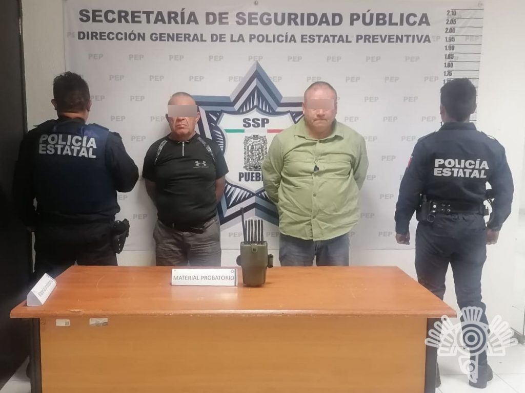 Detiene Policía Estatal a dos personas por presunto robo de vehículo