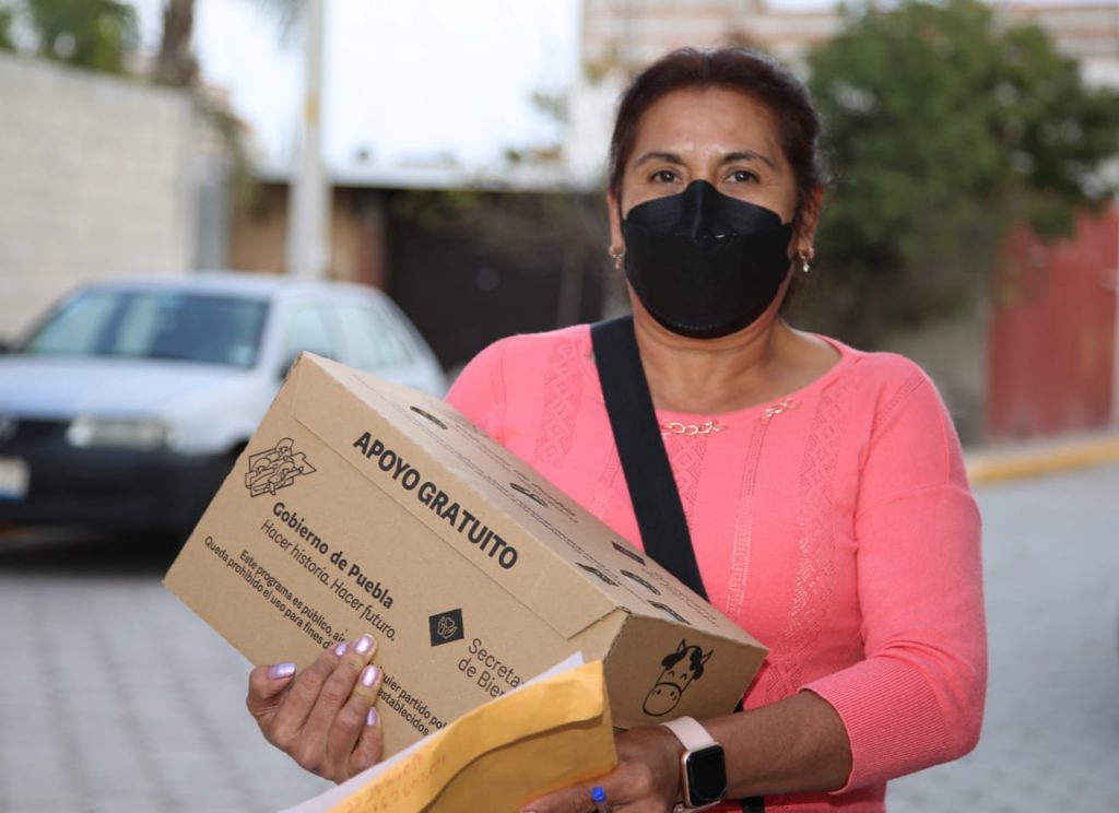 Favorece Bienestar a poblanos de la capital con producto lácteo