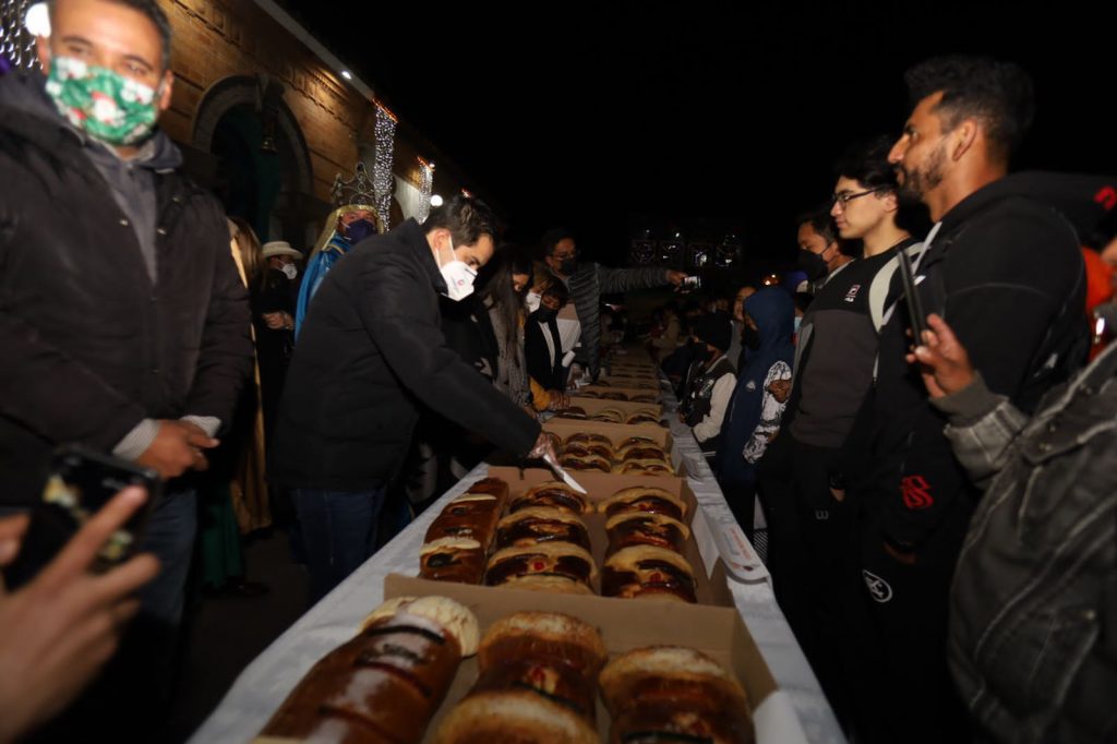En Chignahuapan, rinden homenaje a “Capulina” y celebran noche de reyes