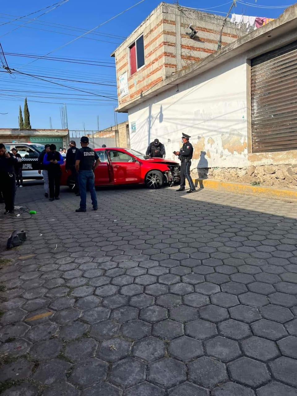Persecución con balacera en Papalotla, Tlaxcala, deja 2 policías heridos y 3 detenidos