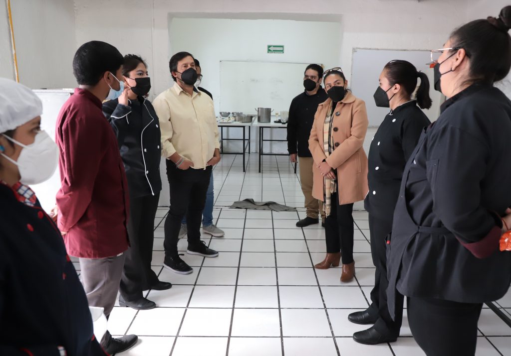 Evalúa SEDIF a estudiantes de gastronomía de Centro de Capacitación y Desarrollo
