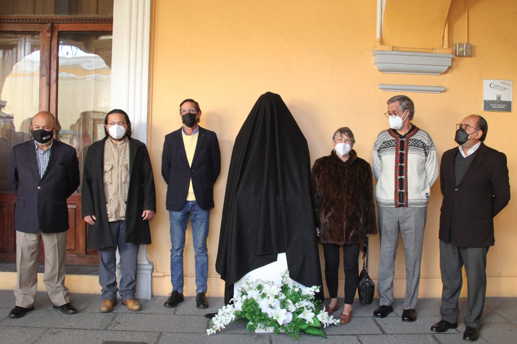 Con develación de busto, Cultura rinde homenaje al cronista Pedro Ángel Palou