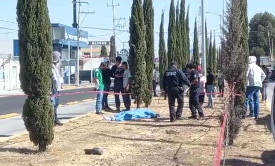 Video desde Puebla: Muere motociclista tras derrapar sobre Bulevar Atlixco