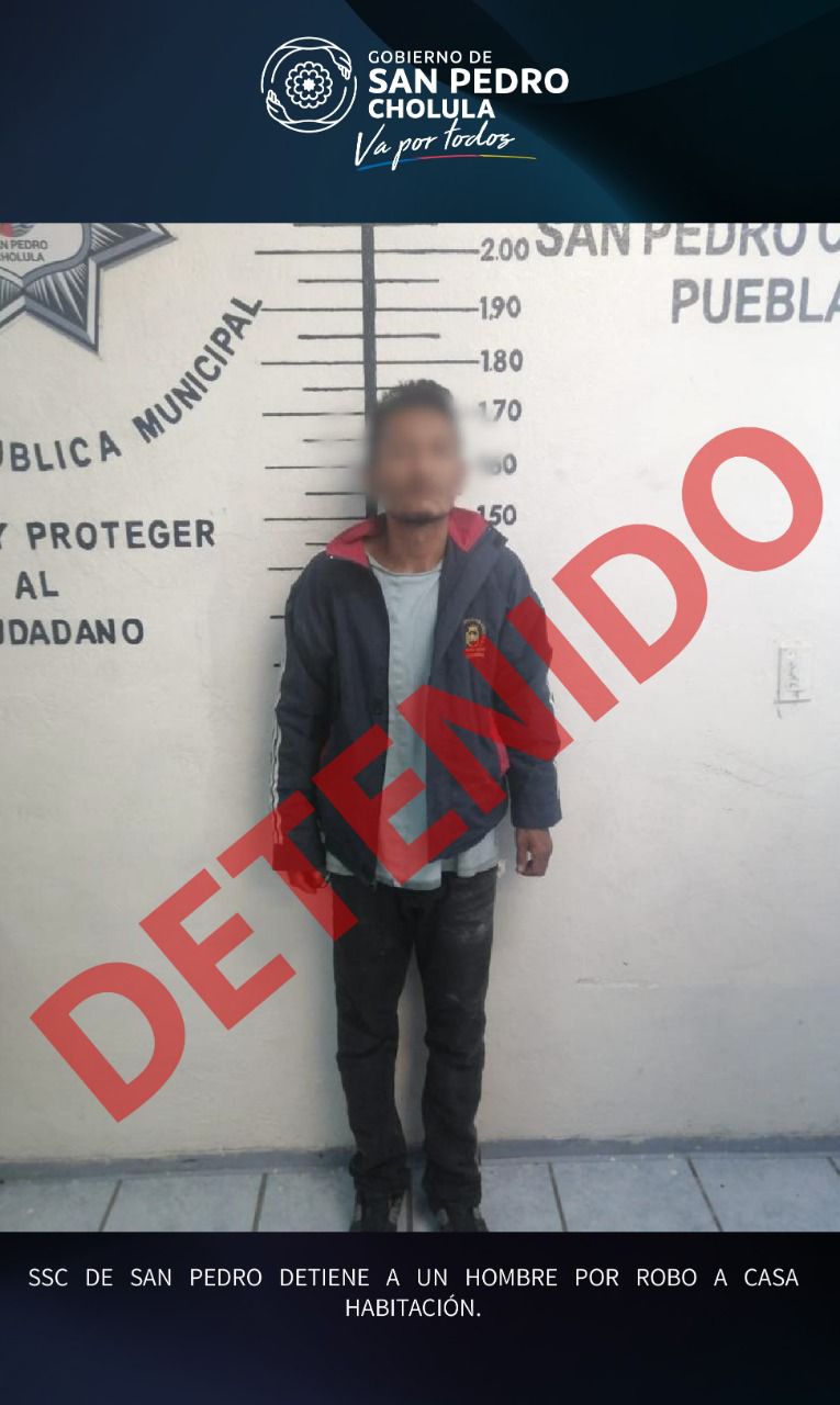 Video desde Puebla: Policía de San Pedro Cholula detiene a supuesto ratero de casa habitación