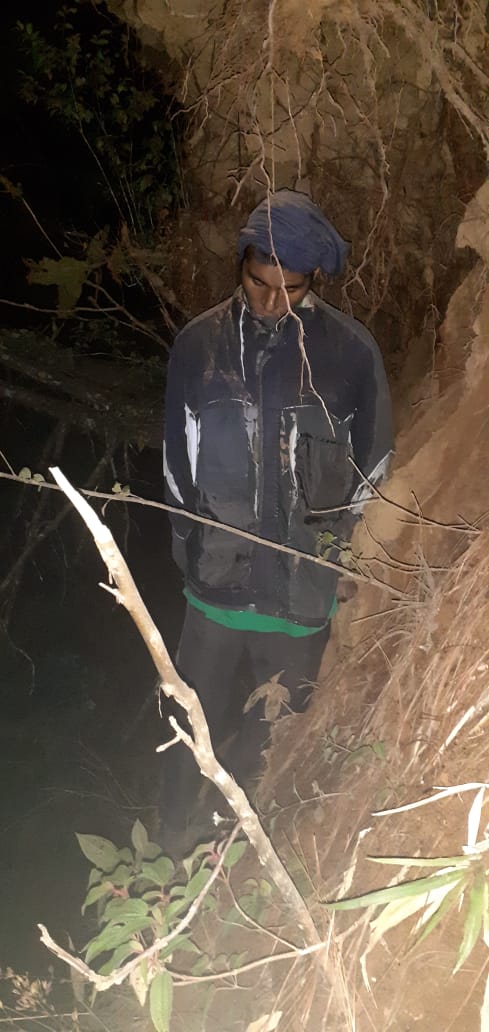 Encuentran cadáver al fondo de barranco en Chiconcuatla