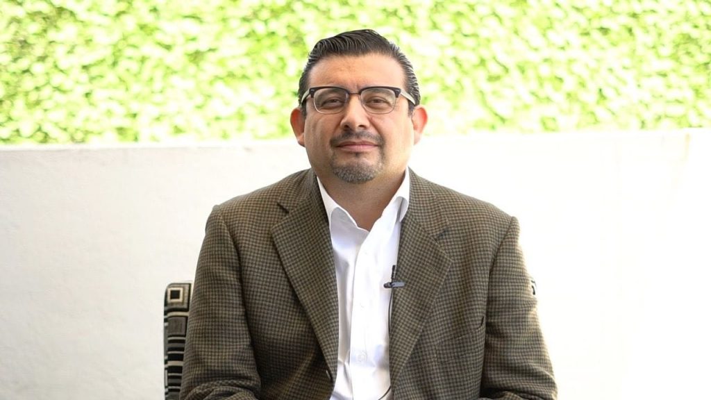 Más voluntad política para que el IEE coadyuve en comicios de juntas auxiliares de la capital, pide Eduardo Alcántara