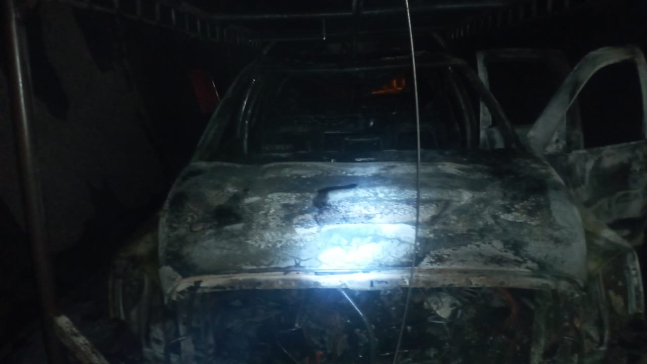 Arde camioneta en la México-Tuxpan; sin lesionados