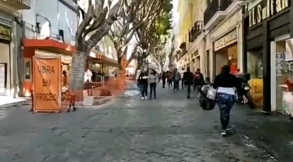 Video desde Puebla: Disminuye la movilidad en el centro histórico