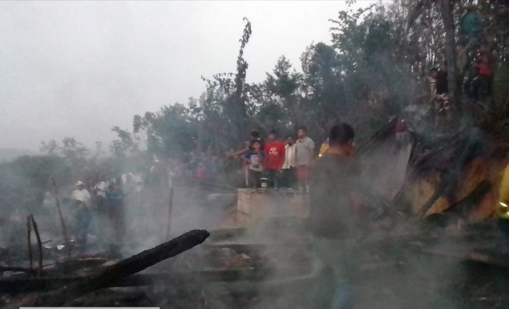 Incendio consume dos viviendas en Xaltepec, Huauchinango