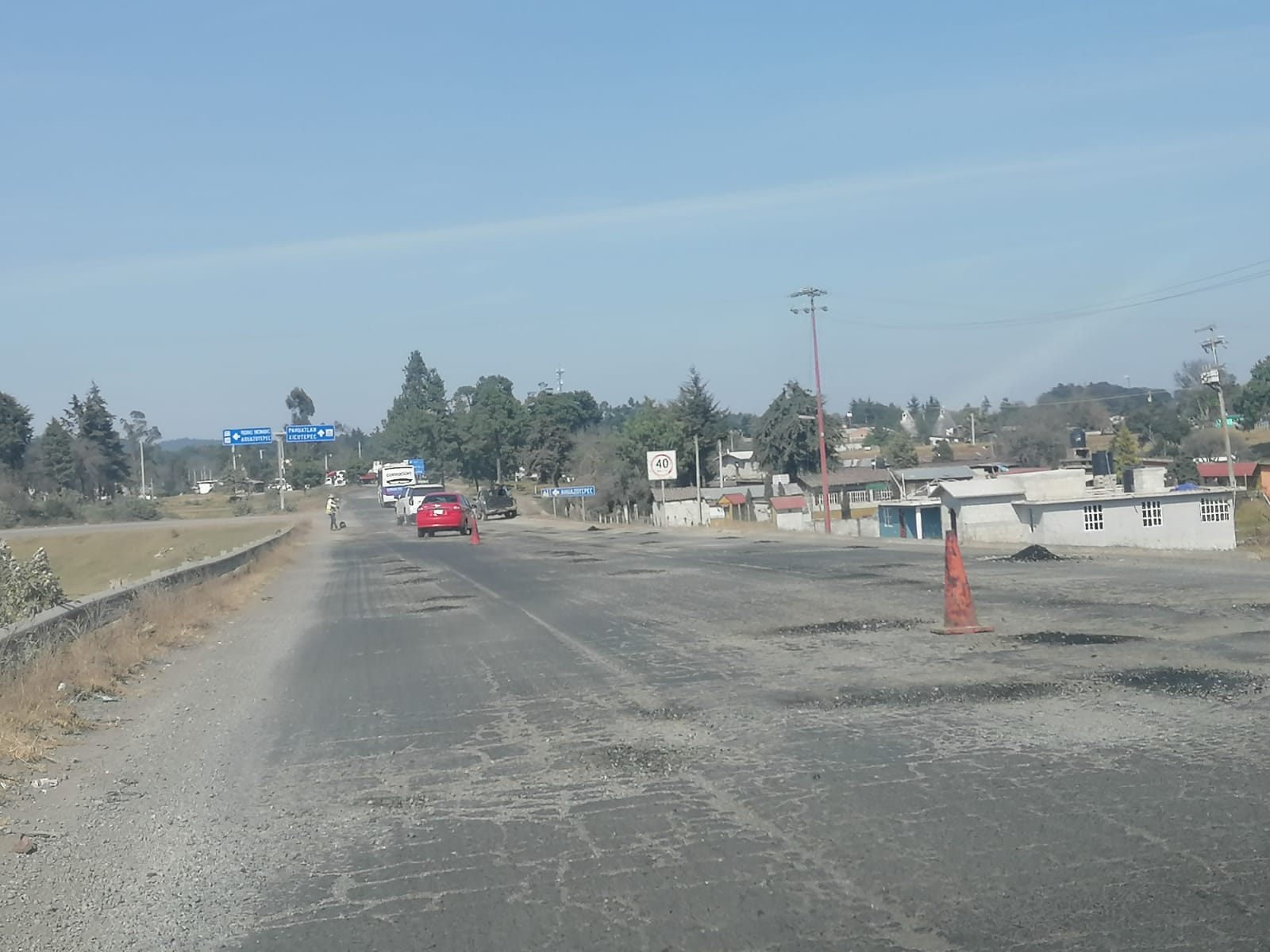 Carretera Tlaxco-Tecojotal, todavía sin reparación