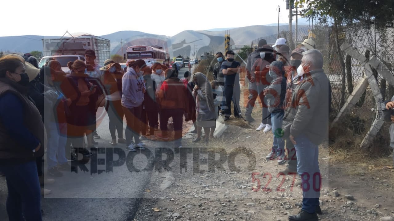 Vecinos de Nicolás Bravo bloquean carretera por el DAP