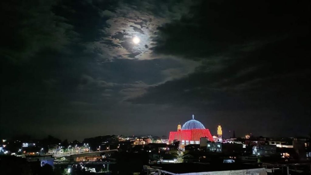 Fotonota: Fría, pero bella noche de domingo en Huauchinango