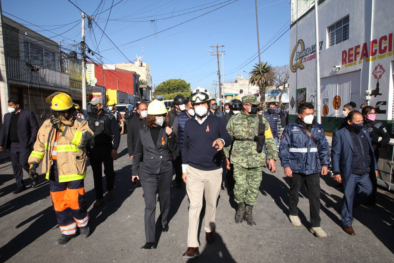 Ayuntamiento de Puebla mantiene la búsqueda de personas en el lugar de la explosión de anoche