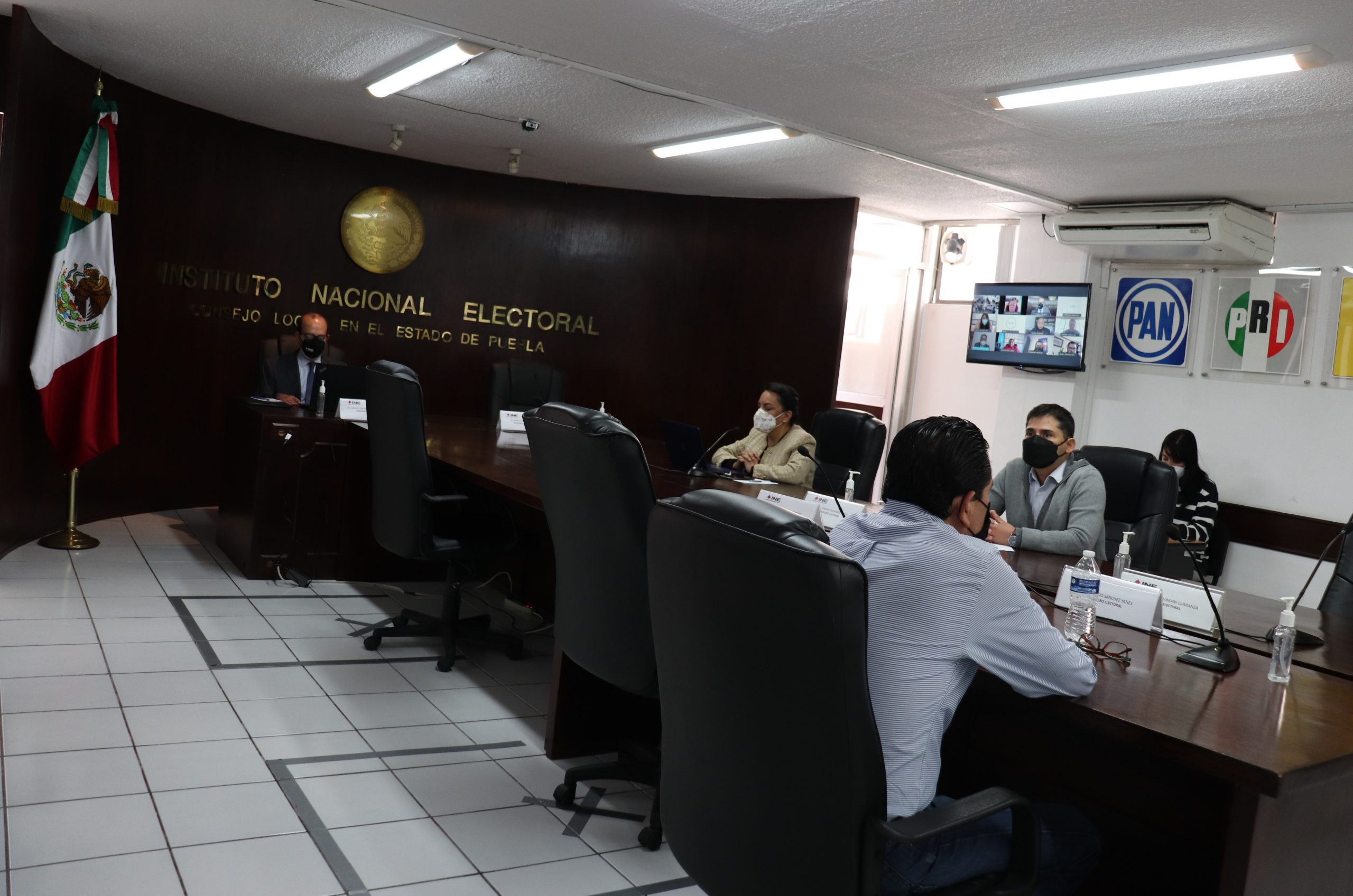 Mantiene INE Puebla coordinación con IEE para la organización y desarrollo de elecciones extraordinarias 2022