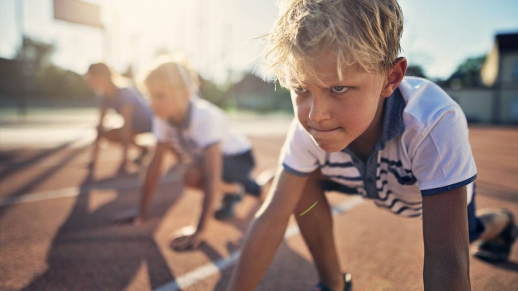 Padres y madres hipercríticos:  así afecta la excesiva competitividad deportiva a los niños